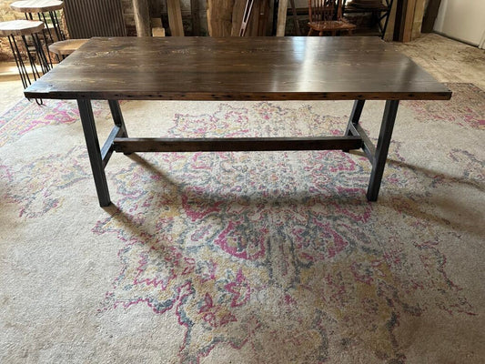 Reclaimed Wood Tables: A Perfect Blend of Functionality and Character