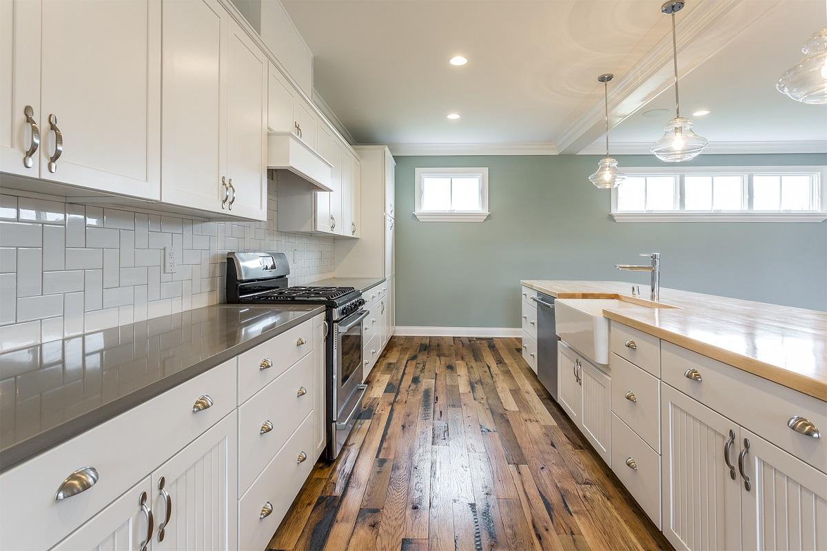 Racehorse Oak Red & White Mix Skip-Planed Black wood flooring in kitchen