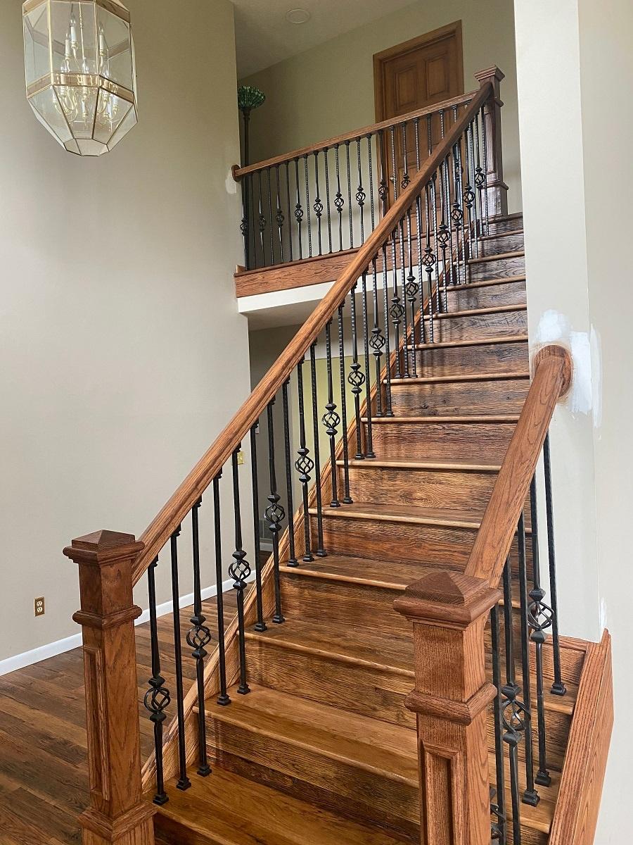 Racehorse Oak Red & White Mix Skip/Wire-Brushed flooring around wood stairs