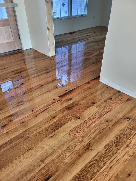 Close up of Racehorse Oak Red & White Mix Clean Face wood flooring