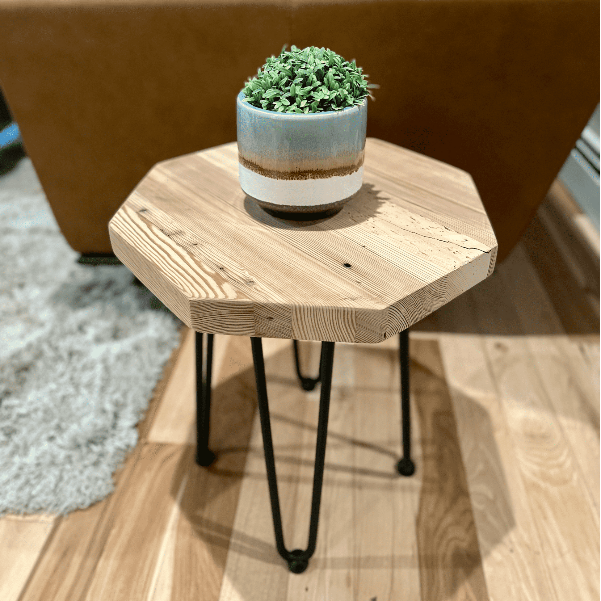 Small side table with hairpin legs deals